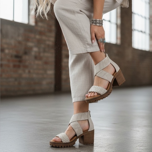 NIB Brand New Very G Vana Cream Tooled Woven Strappy Chunky Heels Heeled Shoe - Picture 6 of 6